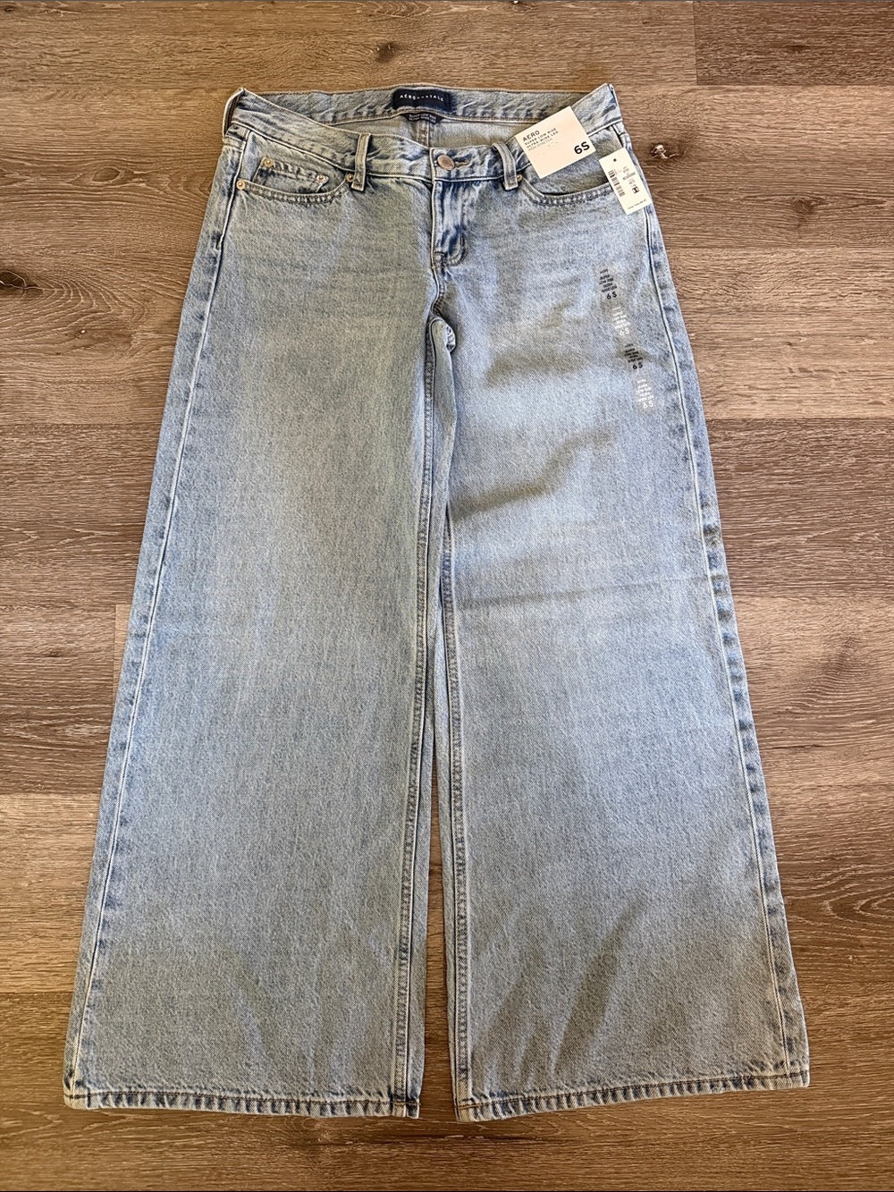 Super Low-Rise Ultra Wide Leg Jean light wash, size 6S